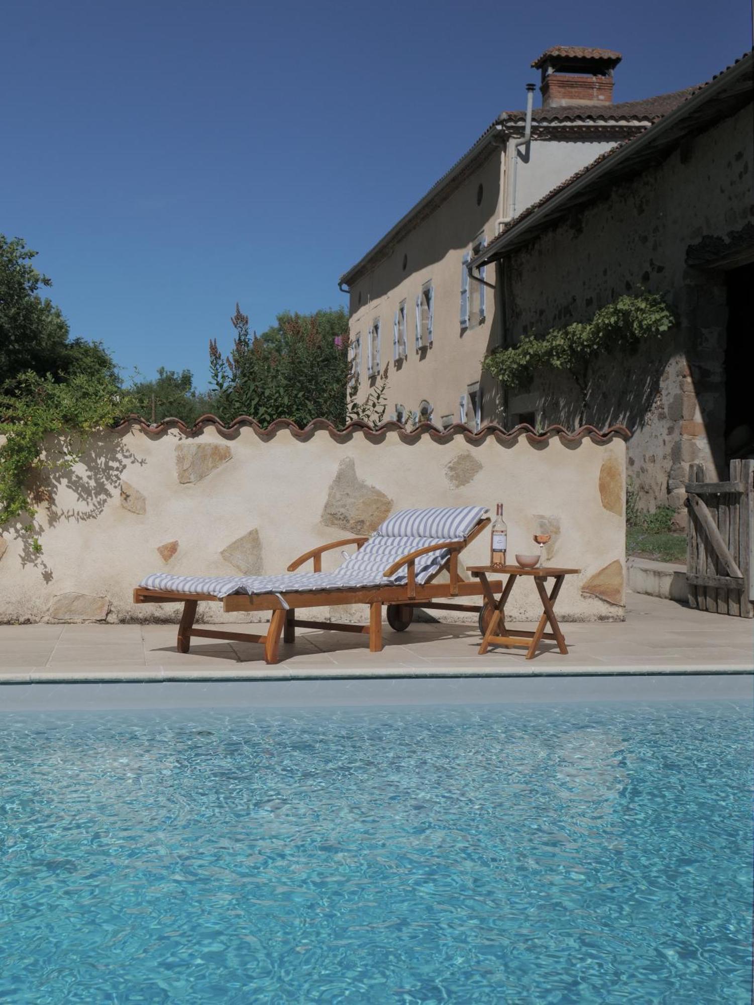 Les Picardies Lesterps Exteriér fotografie
